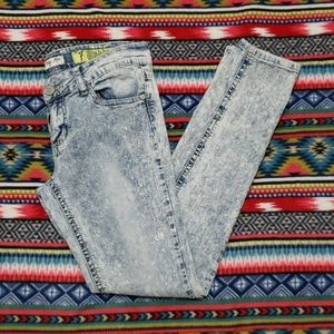 BADASS ACID WASH Jeans